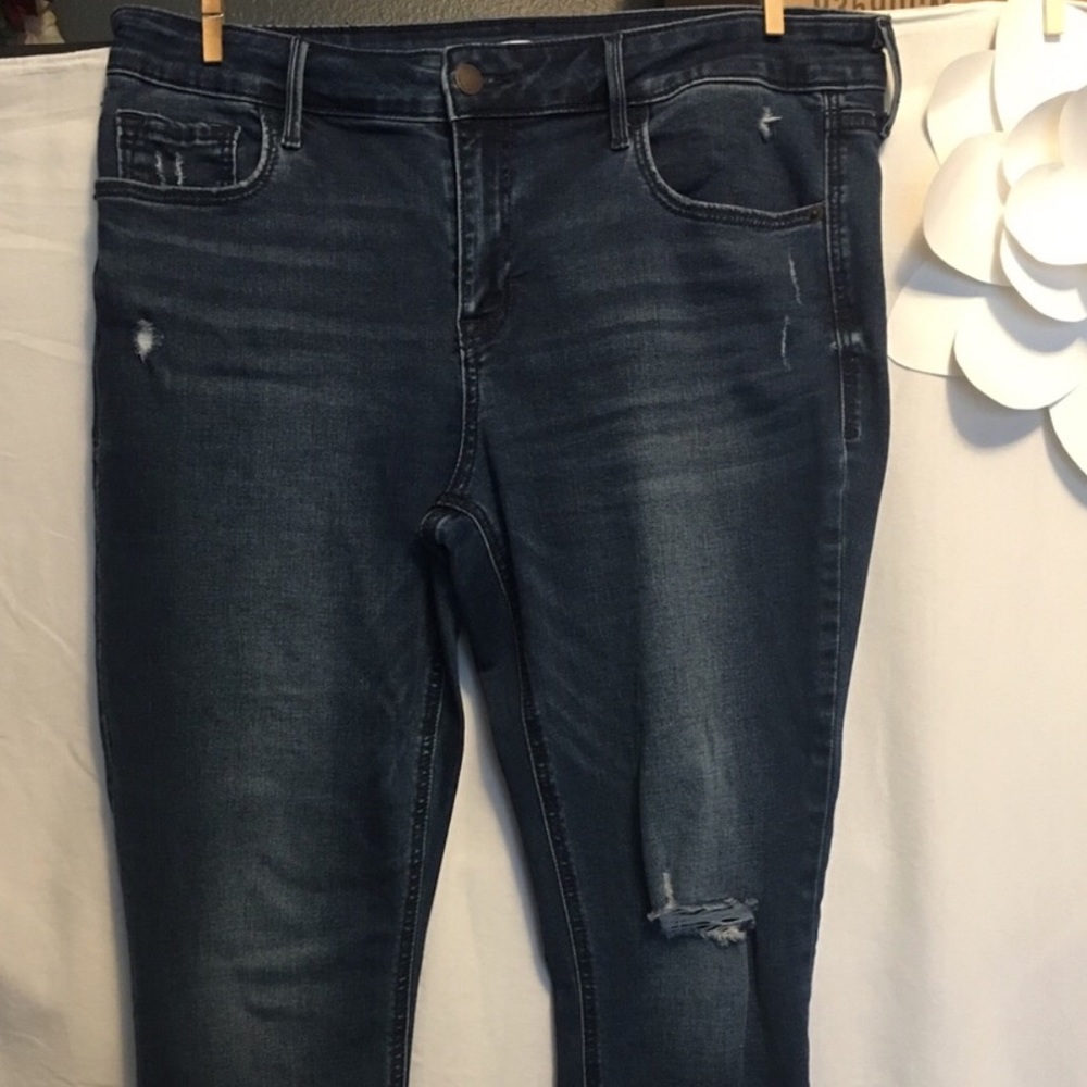 Donated Last day.  2/$8 New Mid Rise Skinny Jeans